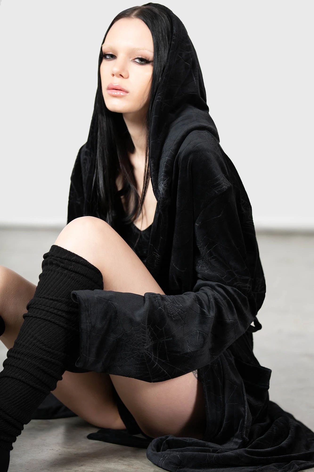 Webbed Robe - Image 7